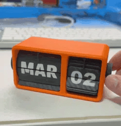Rotating Flip Desk Calendar | Desk Setup Decor